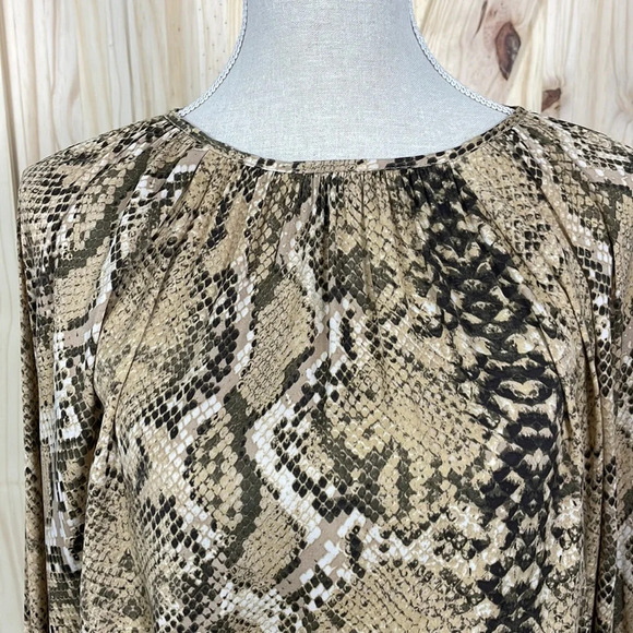 H&M Women’s Popover Snakeskin Print Blouse Top Size 4 Brown Tan EUC - Picture 3 of 12
